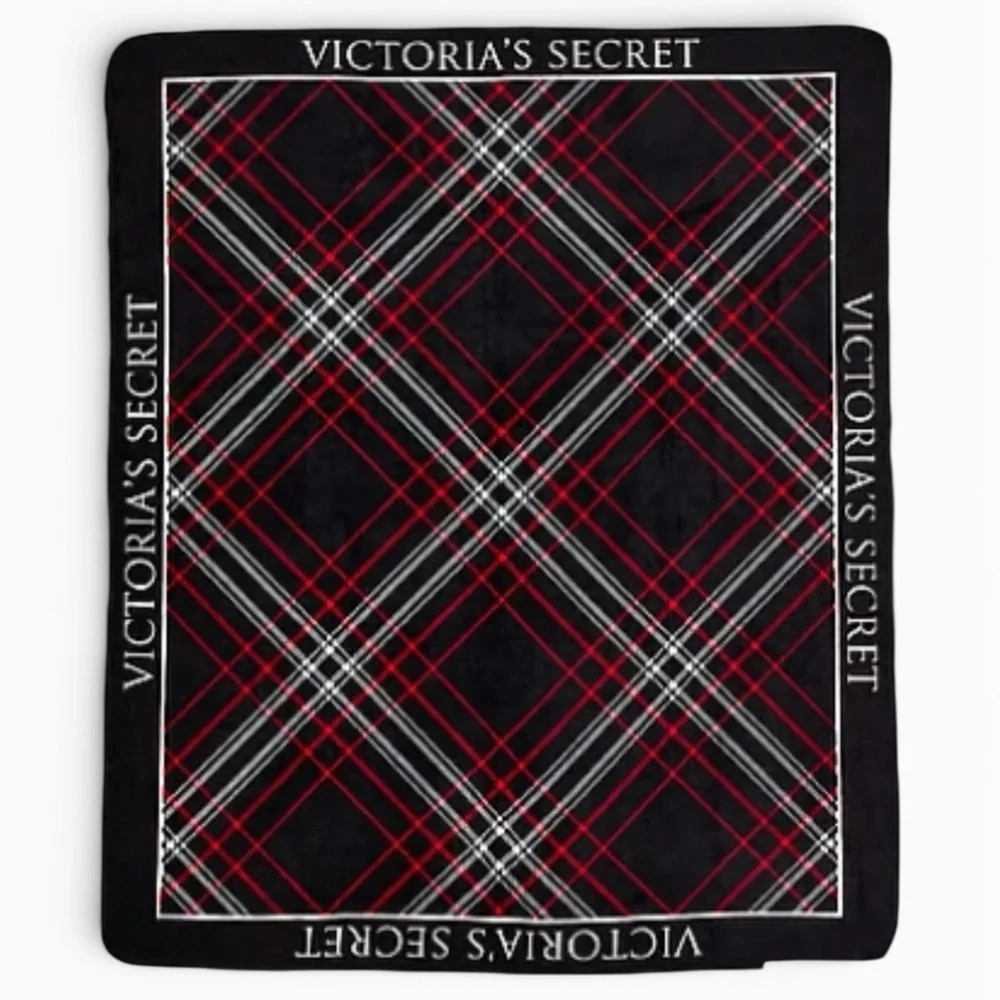 Victoria’s Secret 2025 Holiday Cozy Plaid Plush Blanket